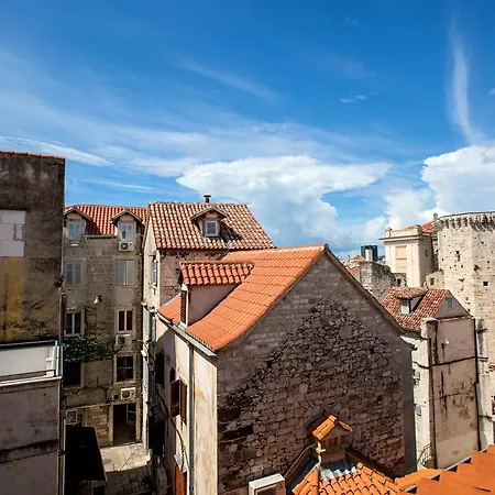 White Stone - Diocletian Palace Σπλιτ